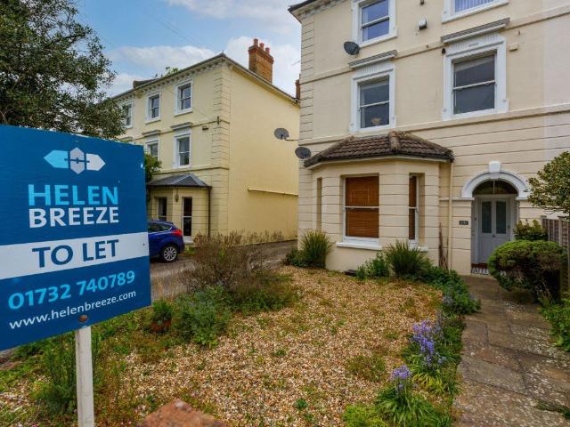 Eardley Road, Sevenoaks TN13, 2 bed flat to rent, £1,650 pcm | PrimeLocation