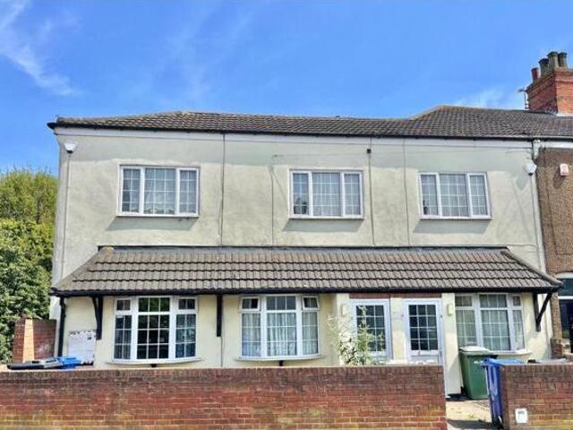 Earl Street, Grimsby, 4 Bedroom End