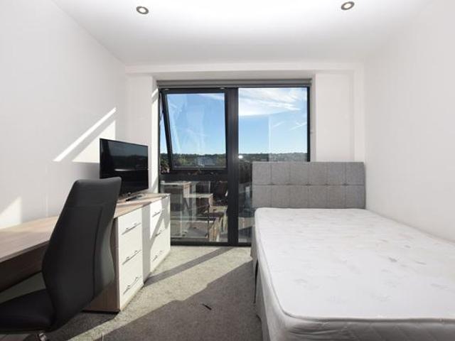 Earl Street, Sheffield, S1 Studio to rent £750 pcm £173 pw