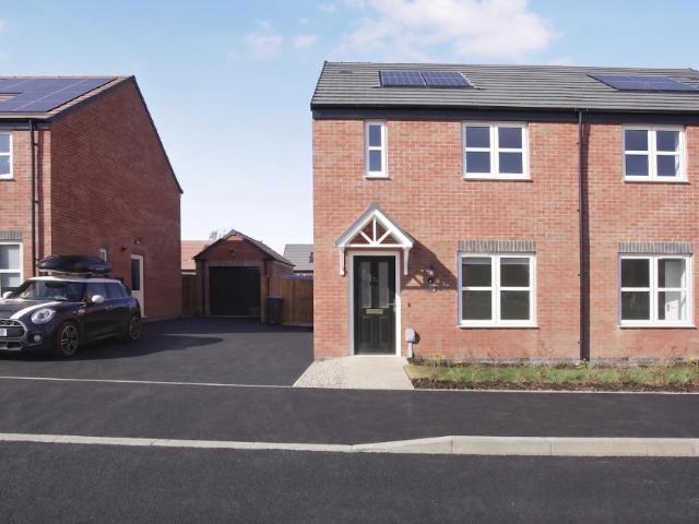 Earl Shilton, Leicester LE9 2 bed semi detached house to rent £1,250 pcm £288 pw
