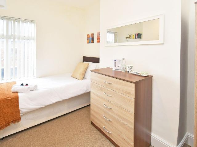 Earle Street, Crewe CW1, 2 bed shared accommodation to rent, £450 pcm | PrimeLocation