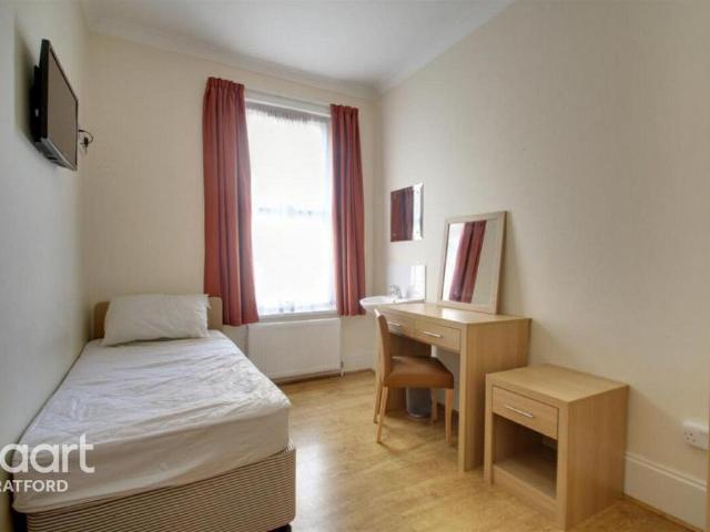 Earlham Grove, Forest Gate 1 bed in a house share to rent £800 pcm £185 pw