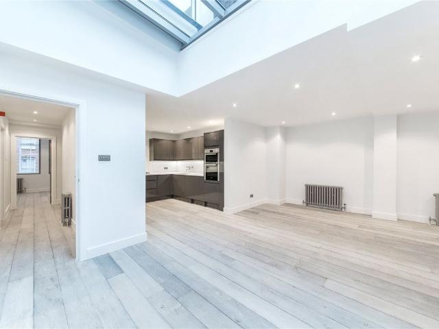 Earlham Street, Covent Garden WC2H, 2 bed flat to rent, £5,200 pcm | PrimeLocation
