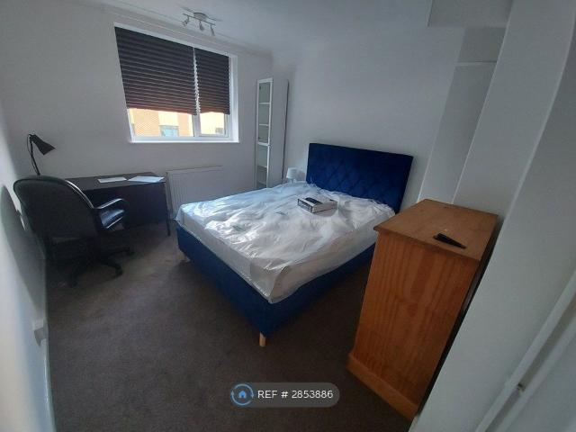 Earlham West Centre, Norwich NR5, 3 bed flat to rent, £1,200 pcm | PrimeLocation