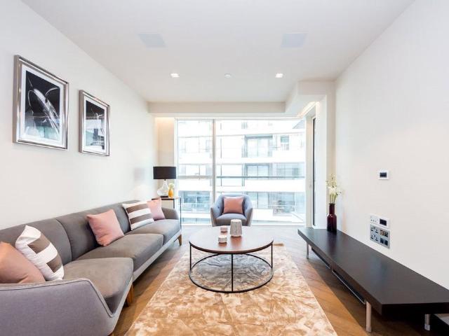 Earls Way, London, SE1 2 bed apartment to rent £4,117 pcm £950 pw
