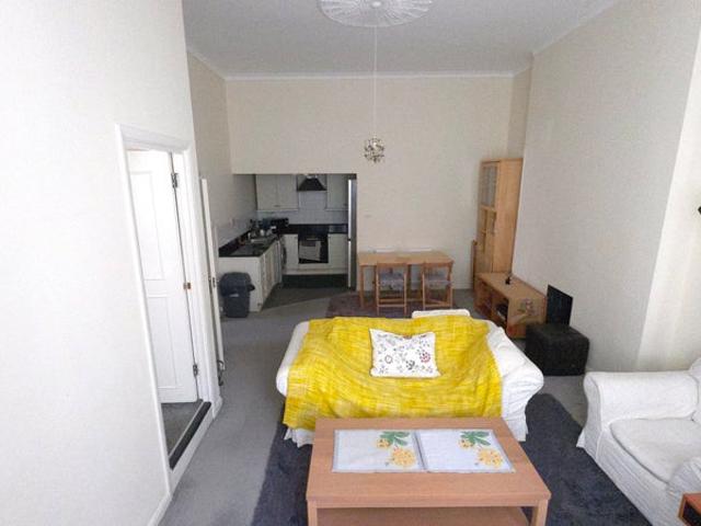 Earls court 2 bedroom 1 bathroom flat