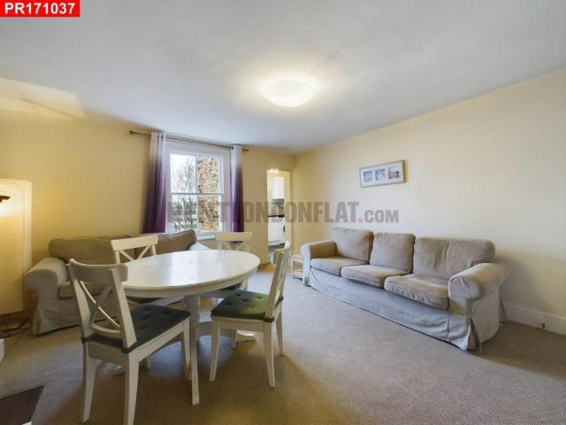 Earls Court – 2 Bedrooms Flat 2 bed flat to rent £2,817 pcm £650 pw