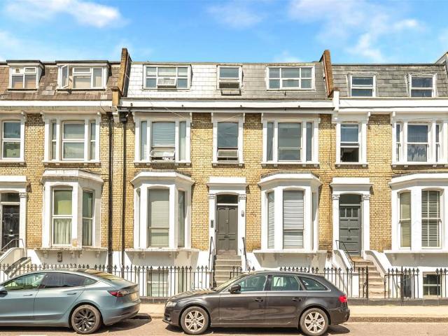 Earls Court Garden, London SW5 Studio to rent £1,690 pcm £390 pw
