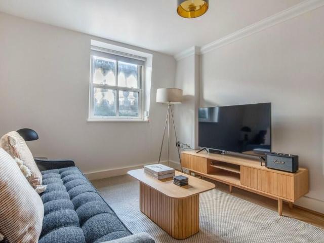 Earls Court Road, London SW5, 1 bed flat to rent, £2,350 pcm | PrimeLocation