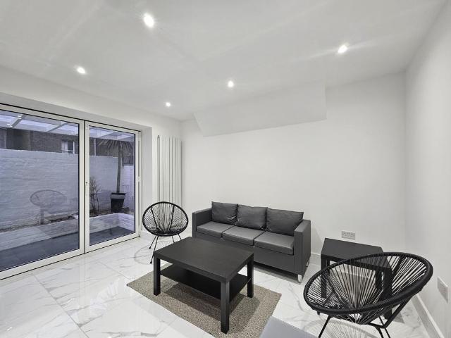 Earls Court, SW5 1 bed flat to rent £2,200 pcm £508 pw