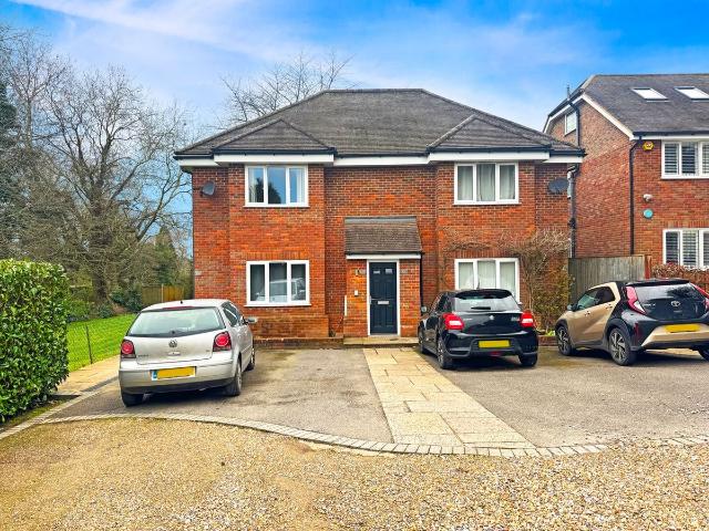 Earls Gardens, Amersham HP7, 2 bed flat to rent, £1,495 pcm | PrimeLocation