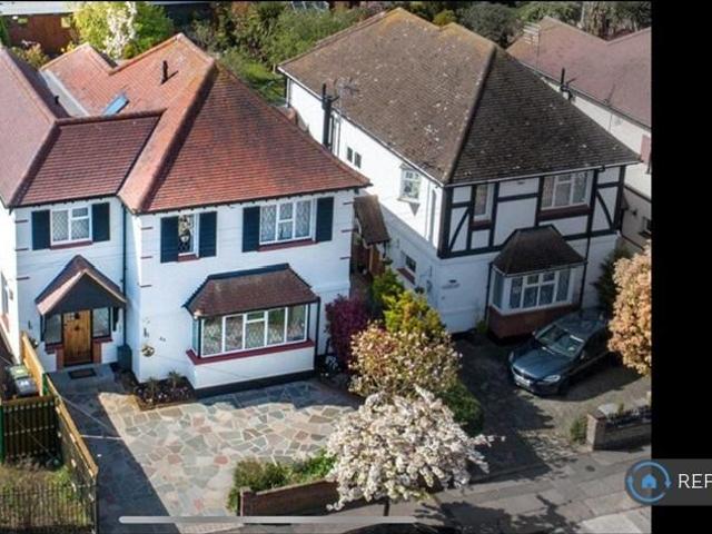 Earls Hall Avenue, Southend On Sea, SS2 5 bed detached house to rent £2,750 pcm £635 pw