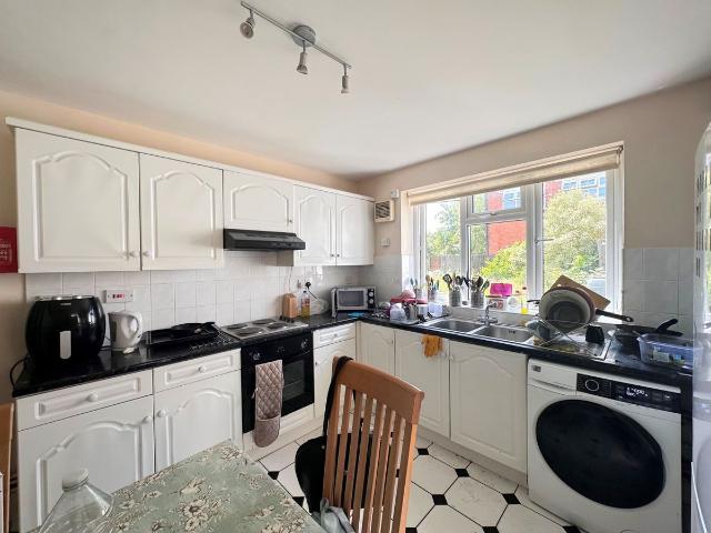 Earls Road, Southampton, Hampshire SO14, 6 bed end terrace house to rent, £2,800 pcm | PrimeLocation
