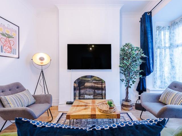 Earlsdon CV5, 3 bed flat to rent, £2,001 pcm | PrimeLocation