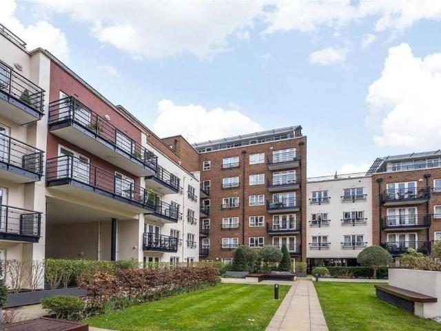 Earlsfield House, Kingston, Kingston. 2 bed flat to rent £2,500 pcm £577 pw
