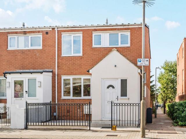 Earlsfield, London SW18, 3 bed end terrace house to rent, £2,950 pcm | PrimeLocation