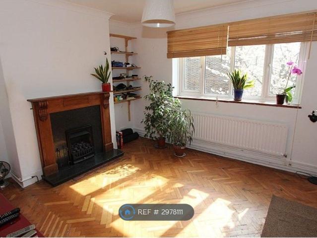 Earlsfield, London SW18, 3 bed flat to rent, £2,995 pcm | PrimeLocation