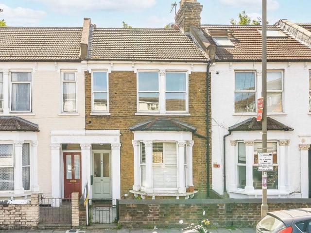 Earlsfield Road, London SW18 3 bed terraced house to rent £3,400 pcm £785 pw
