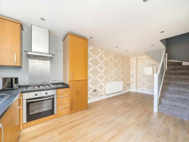 Earlsfield Road, London SW18 1 bed flat to rent £1,900 pcm £438 pw