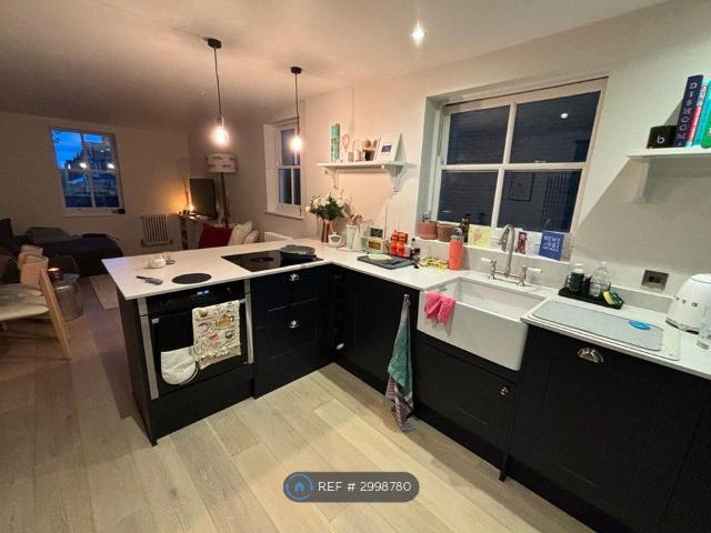 Earlsfield Road, London SW18, 2 bed flat to rent, £3,100 pcm | PrimeLocation