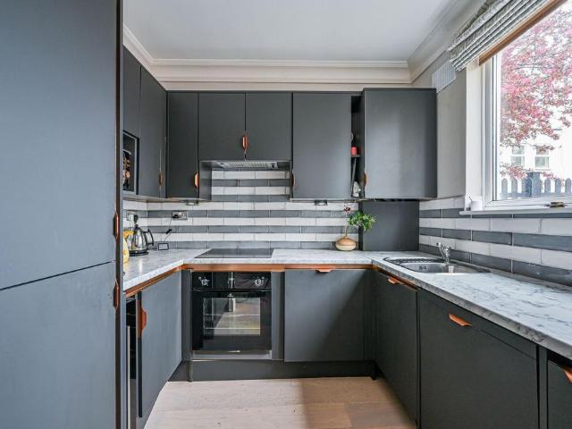Earlsfield Road, Wandsworth Common. 1 bed flat to rent £3,450 pcm £796 pw