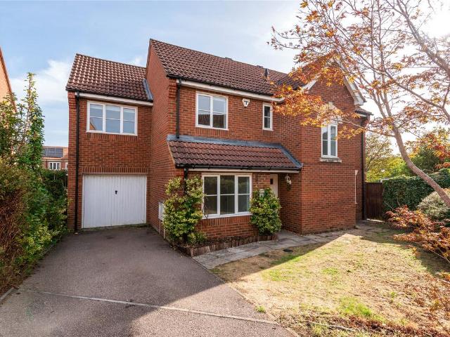 Earlshall Place, Westcroft, Milton. 4 bed detached house to rent £2,100 pcm £485 pw