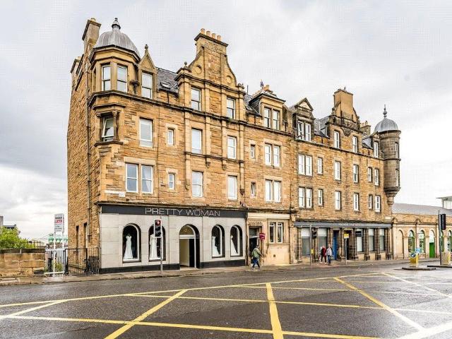 Earlston Place, Abbeyhill, Edinburgh. 1 bed flat to rent £1,060 pcm £245 pw