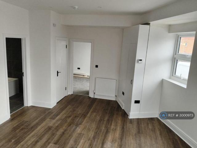 Earlswood Road, Redhill, RH1 2 bed flat to rent £1,600 pcm £369 pw