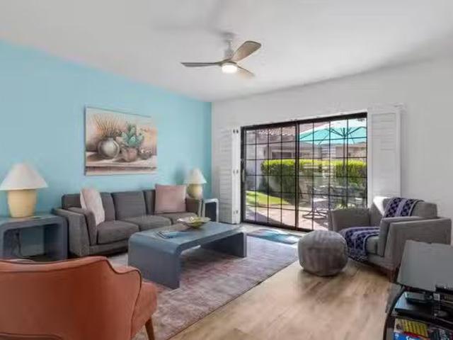 East Mesquite Avenue