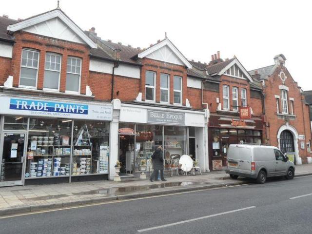 East Molesey 2 bed apartment to rent £1,795 pcm £414 pw
