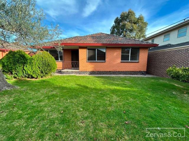 EAST OAKLEIGH CLOSE TO MONASH UNI