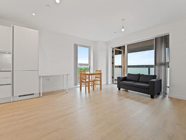 East Acton Lane, Acton W3, 1 bed flat to rent, £2,300 pcm | PrimeLocation