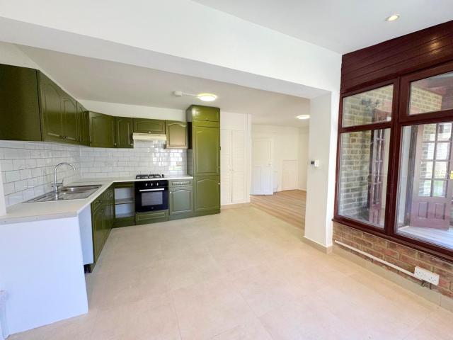 EAST ACTON, LONDON, W12