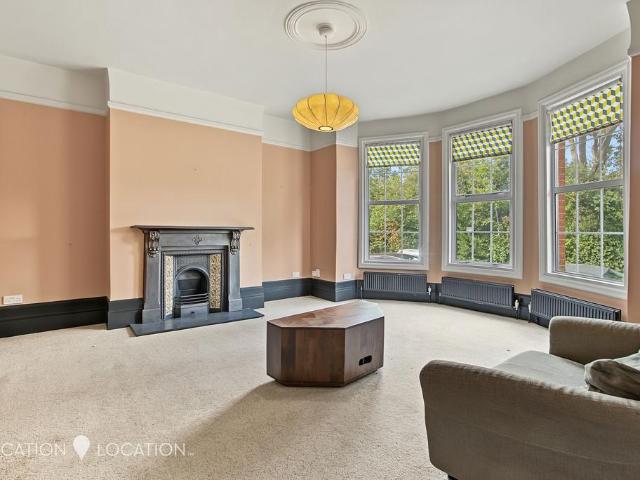 East Bank, London, N16 5 bed terraced house to rent £4,500 pcm £1,038 pw
