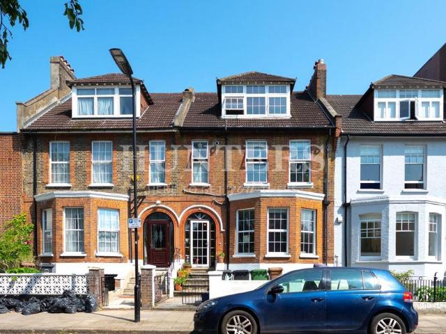 East Bank, London, N16 5 bed house to rent £4,650 pcm £1,073 pw