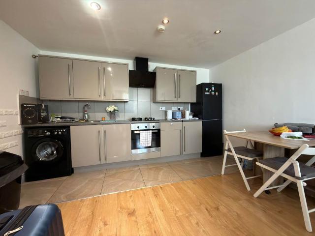 East Barnet Road, Barnet EN4, 1 bed flat to rent, £1,575 pcm | PrimeLocation