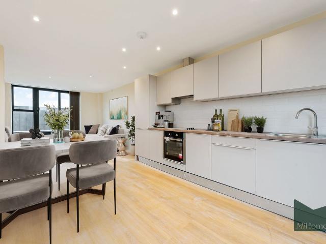 East Barnet Road, Barnet EN4, 2 bed flat to rent, £1,900 pcm | PrimeLocation