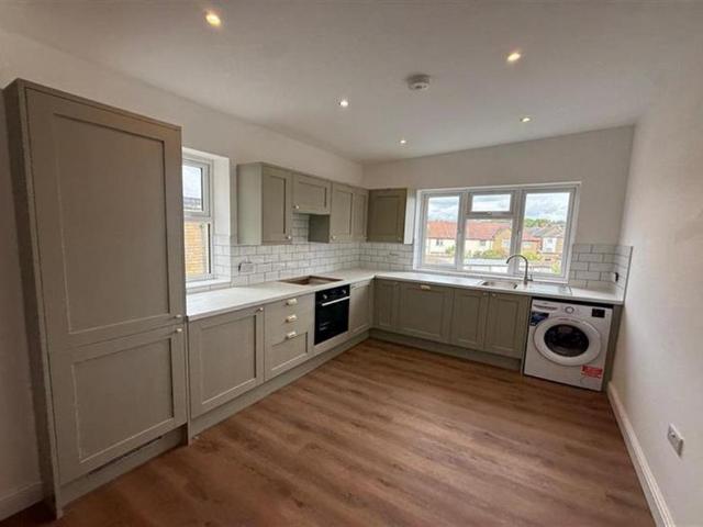 East Barnet Road, Barnet EN4 4 bed maisonette to rent £2,300 pcm £531 pw