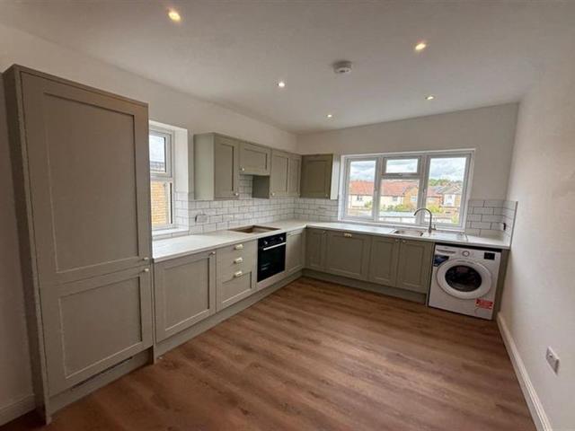 East Barnet Road, Barnet EN4, 4 bed maisonette to rent, £2,300 pcm | PrimeLocation