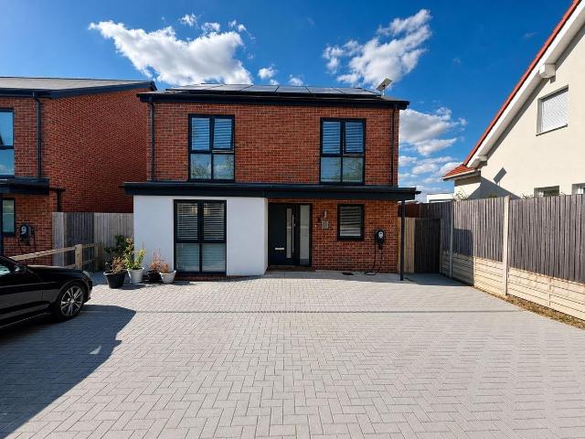 East Circular Road, Bicester OX25, 4 bed property to rent, £2,600 pcm | PrimeLocation