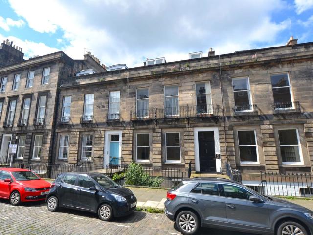 East Claremont Street, Edinburgh EH7, 1 bed flat to rent, £1,195 pcm | PrimeLocation