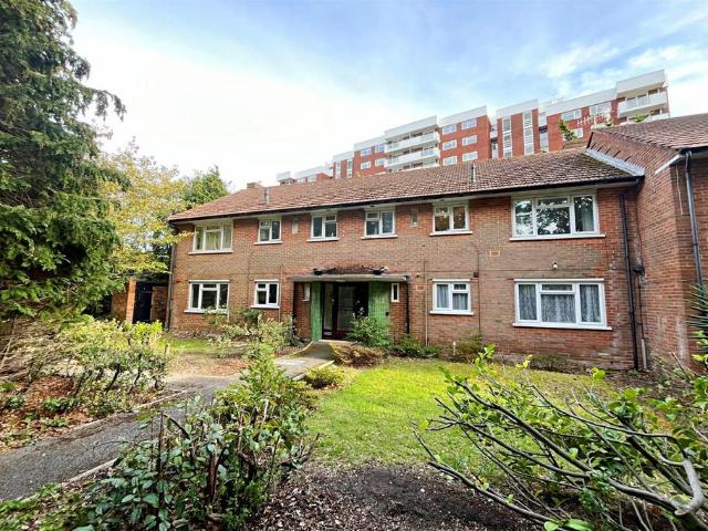 East Cliff 1 bed flat to rent £975 pcm £225 pw