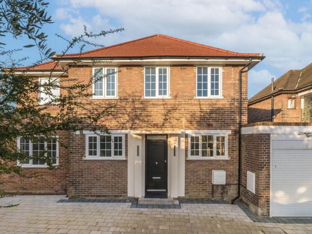 East Close, London W5 5 bed detached house to rent £7,000 pcm £1,615 pw