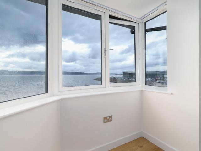 east clyde street, helensburgh, g84 7pa