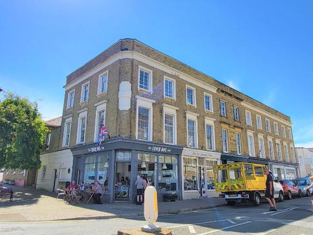 East Cowes PO32, 2 bed flat to rent, £825 pcm | PrimeLocation
