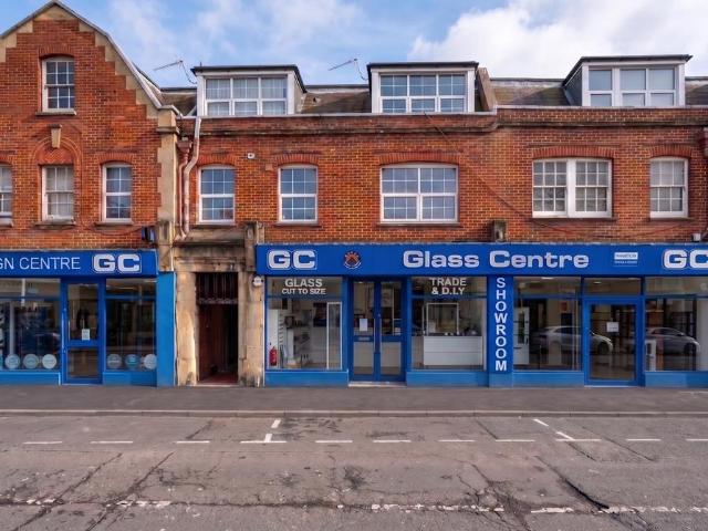East Court, 222 Portland Road, Hove. 4 bed maisonette to rent £2,280 pcm £526 pw