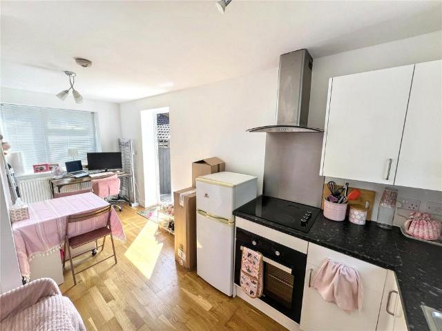 East Crescent, London, N11 1 bed duplex to rent £1,450 pcm £335 pw