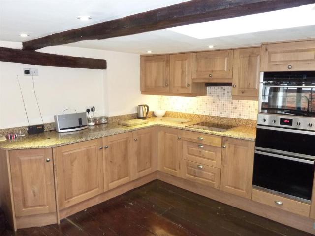 East Cross, Tenterden TN30 2 bed flat to rent £1,150 pcm £265 pw