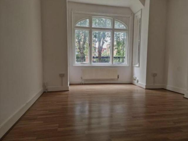 East Dulwich Grove, London, London, SE22 2 bed flat to rent £2,500 pcm £577 pw
