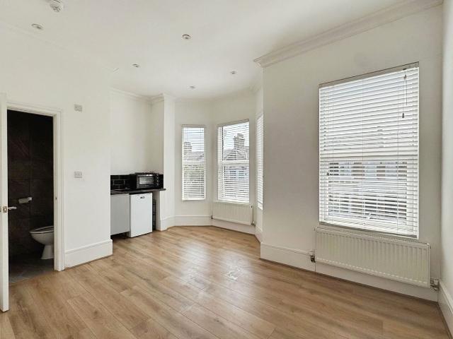 East Dulwich Grove, London SE22, Studio to rent, £1,300 pcm | PrimeLocation